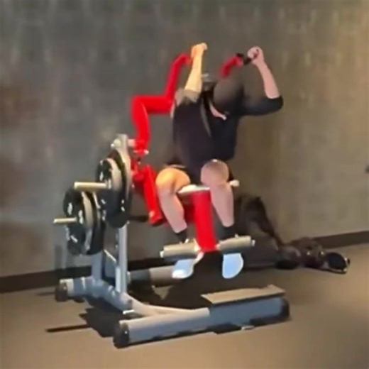 full cut of jungkook working out in ma seonho’s vlog! 💪🫠 #jungkook #fitnessmotivation #gym | Maxine HyunJeon