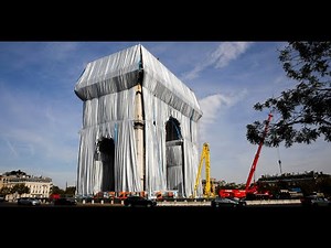 L'Arc de Triomphe emballé, l'oeuvre imaginée par l'artiste plasticien Christo