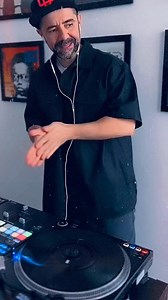 Scratching on Pioneer CRSS12 Hybrid Turntable 🛸🎚️ | Dj Shock