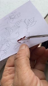 The master is among the ordinary people 😎 A few quick sketches and a few cuts later, a beautiful paper cut work is created! #papercutting #culture #China | T-Time HK