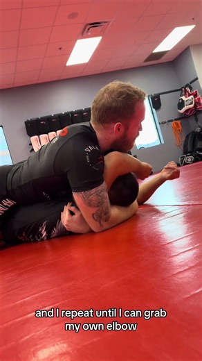 Teaching how to isolate our opponents arm from mount #bjj #jiujitsu
