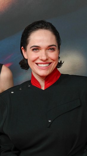 VOGUE-Cover-Stars vereint: Ruby O. Fee, Verena Altenberger und Matthias Schweighöfer sind aktuell im Kinofilm "Das Leben der Wünsche" zu sehen. Weitere Neustarts des Monats stellen wir hier vor ➡️ https://voguegermany.visitlink.me/e8P4th (Video: Getty Images) | VOGUE Germany