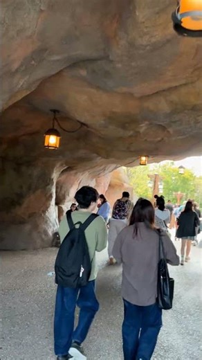 ファンタジースプリングス入り口のトンネルをくぐる時の景色 #ファンタジースプリングス #ディズニーシー