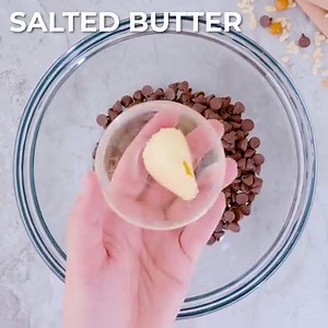 🍫Recipe: https://www.familyfreshmeals.com/homemade-100-grand-bars/ 🍫Why buy just one candy bar when you can make Homemade 100 Grand Bars that taste even better?! | Family Fresh Meals