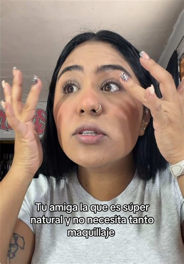 Tu amiga que hasta te critica por usar tanto maquillaje y que ella es natural 🫠 #fyp #rosamers