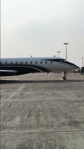 The Bombardier Global 6000 | Privatejet | Black & White | #airplane #aviation #plane #planespotting