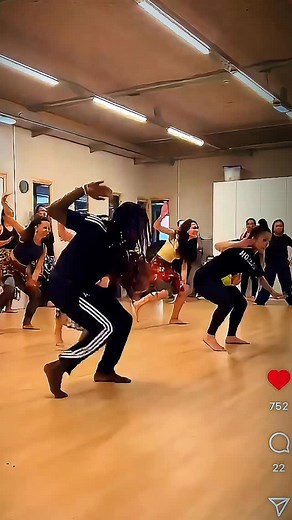 When you best dance buddies @nmakiti 📍 @konodonretreat 🇧🇪 x @dansschoolpure ✍🏽Choreo by our teacher MAMADY SANO 👉🏽Rhythm : Seourouba/Seworouba from Guinea 🇬🇳 Conakry West Africa #westafricandance #danzaafricana #danseafricaine #djembe #guineeconakry #konodon #choreo | Paloma Bravo Quiñonez