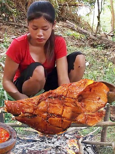 Pig head spicy roasted so Delicious food #yummyyummy#Pig head #food | Lisa Cooking