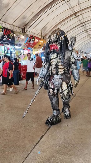 เดินเล่นกัน | Aor predalien