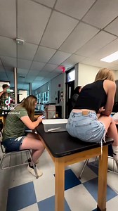 We love it! The future is bright!😎💫 We loved having the @gst_boces Cosmetology Program over today for a visit.... and we agree💯- a dance break in the GNY aisles is always a good idea😉 #gnyinspired ___ Thank you to goldwellny for having the boces cosmetology class! #summertrip #boces #cosmetology #goldwell #goldwellcolor #hairstylist #hair #highlights #highlightshair #highlightshaircolor #demo #hairshow #cosmetologyschool #cosmetologystudents ( #📷 @alyessa.dixon ) | Goldwell New York