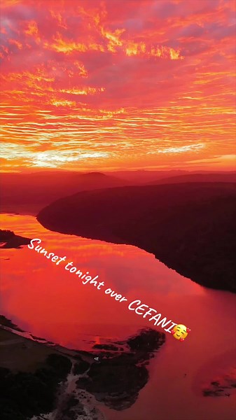 Holy moly🔥🥰 #sunset #fishing #fishinglife #justfishing #eastlondon #untraceablefishing #rockandsurffishing #angling #fishy #bait