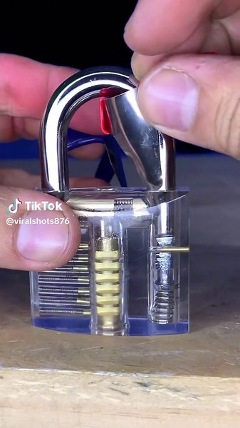 The locksmiths tool #1 for opening locks 3022134087 we open locks car keys with duplicate chip lock controls in Jamundi #linelife#utilitypole#electrical#linemanprobs#electricalwire#hochspannungsleitung#highvoltageindustries#hochspannung#electricalsubstation#electriciansofinstagram#linemangirlfriend#bulkpower#electricalwires#linemanfamily