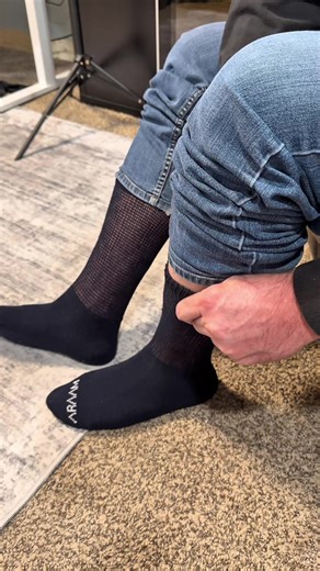 🧦 Araam ComfortFlex Crew Socks — extra-stretch, non-binding design with a seamless toe and soft, breathable fabric. Perfect for sensitive or swollen feet, delivering all-day comfort without tight pressure. #socks #diabetic #diabeticsocks #circulatory #tiktokshopcreatorpicks