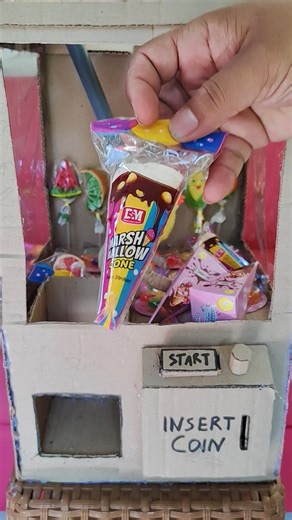 Cardboard claw machine using coins with clay cow, Abi and Syifa get ice cream marshmallow ‼️