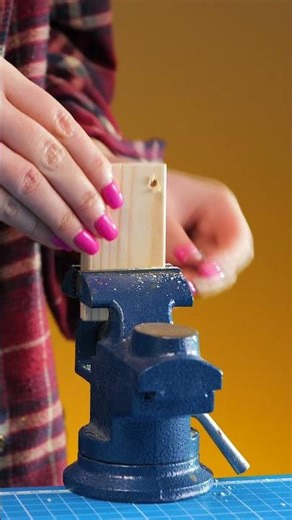 Quick DIY Wooden Phone Stand 📱✨ – Easy and Fast