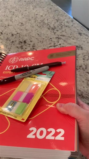 #aapc #medicalcoding #medicalcoder #riskadjustment #lovemyjob #codebook #tabbedbooks #crc #cpc #organization #2022icdcodes