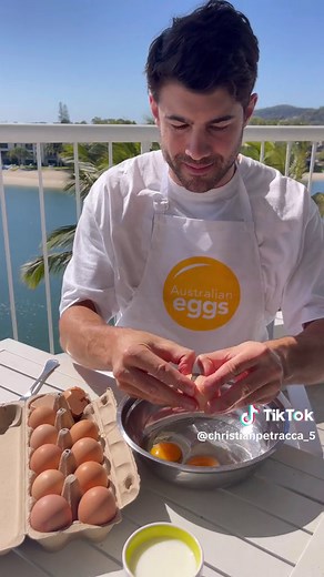 A delicious and high protein frittata🥚 @Australian Eggs Ingredients: * 5 eggs * 1/4 cup milk * 1/4 cup fresh parsley, chopped * 1/2 tsp salt and pepper * 1 tsp olive oil * 1/2 red capsicum, chopped * 2 potatoes, boiled and chopped * 1/2 brown onion, chopped * 4 small mushrooms, chopped * 1 tbsp paprika * 1 tbsp thyme * 1 big handful of spinach * 10 cherry tomatoes, halved * 2 tbsp parmesan, freshly grated * 200g fresh mozzarella, sliced Instructions * Preheat your oven to 180°C * Peel the potat