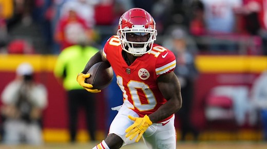 Tyreek Hill enters Cheetah Mode on 33-yard end around