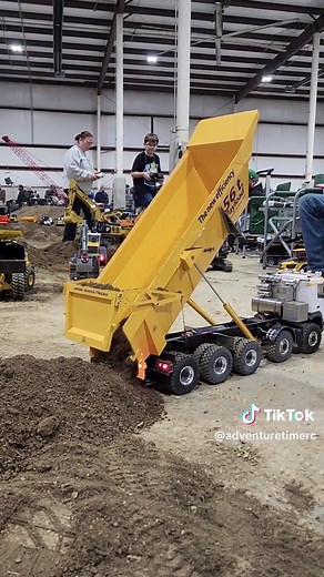 Explore the Ultimate RC 10x10 Hydraulic Dump Truck