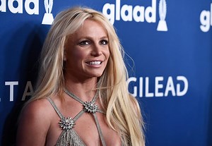 Britney Spears shares nude pictures as she celebrates 'free woman energy' - AOL