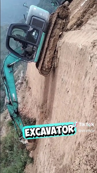 Excavator's Thrilling Cliff Encounter: What Happened Next?