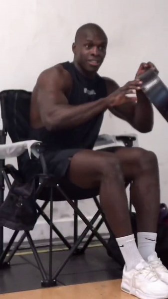 The struggle for the squat rack: Gym rivalry in action