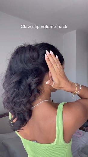 Achieve Voluminous Ponytail with This Claw Clip Volume Hack