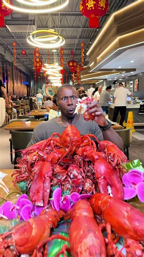 When you can have all you can eat lobster! 🦞 @royalbuffet_philly • 📍2743 S 3rd St, Philadelphia, PA 19148 • • • • #foodie #restaurant #buffet #allyoucaneat #lobster