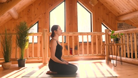 10 min morning yoga for neck & upper back relief – day #10 (neck & back yoga stretch)