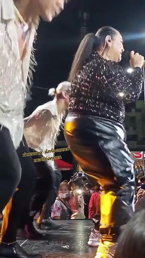 ติดขอบเวทีสนุกสนานมาก #ทั้งร้องทั้งเต้นสนุกจริงๆ #ดันฟีด #Reels #musical | Bee Khanista Khamnon