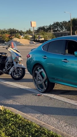 Infiniti M on 30” DUB Floaters Pulled over for A Seatbelt ticket