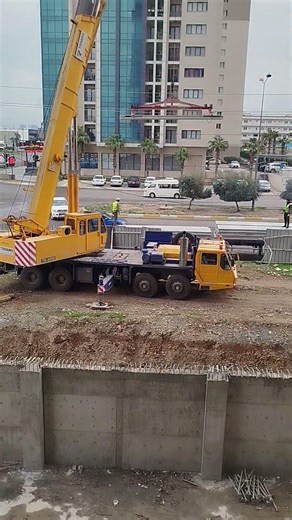 Hollow core slab installation,a precast concrete slab with hollow cores inside.