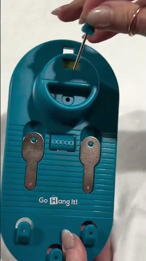 Hang pictures the easy way, no measuring and no guessing