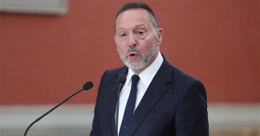 Η συνέντευξη Στουρνάρα στην «Ομάδα Αλήθειας» άνοιξε τον ασκό του Αιόλου