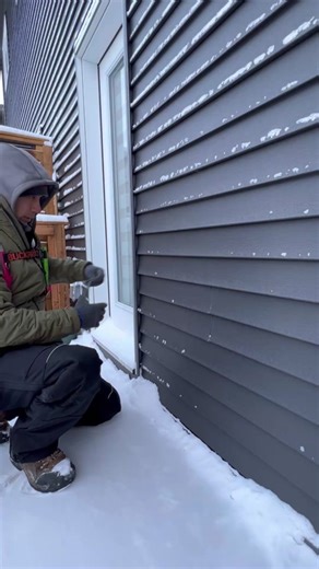 Siding Removal Tool Guide for Cold Weather Repair