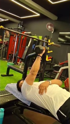 Single Arm Chest Press – Control, Balance & Power 🏋️‍♂️
