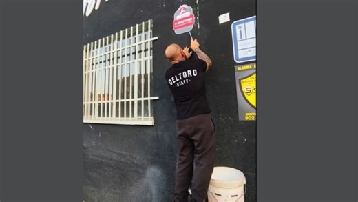 Del Toro Talleres retira la placa de Mapfre de su taller: "No trabajamos más con las aseguradoras, que se vayan a robar a otro sitio"