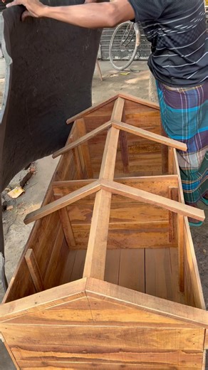 Installing a plastic canopy over the chicken house #chickencoop #woodworking #pet