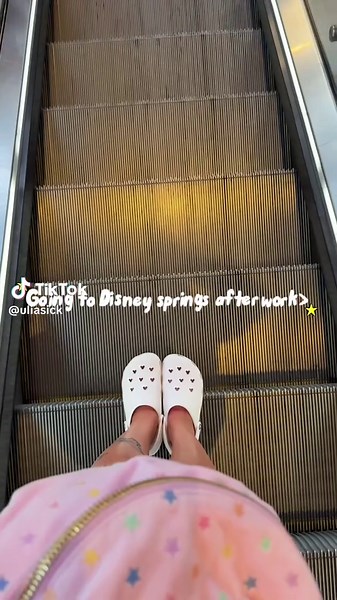 Discovering Magic Bands and Squirt Plush at Disney Springs