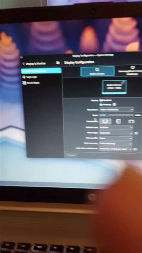 Linux experts reply be like : arrrr "Gnome sucks""Fedora sucks""Wayland sucks"Lol?See, this is cachy os with kde having the exact same issue.I also tried Ubuntu with xorg.This aint both de, display manager issue it is related to intel / iris xe igas on windows works
