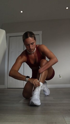 Kristie Smith on Instagram: "How to tie my shoes as an arm amputee! 👋🏼 This is easily the task that I get asked about most so here’s a sneak peak at how I do it! It’s safe to say, I’ve mastered this one 😅 #howto #amputee #amputation #workout #healthylifestyle #healthyliving #workoutmotivation #gymmotivation #motivation #adaptive #adaptiveathlete #tutorial #gymlife"