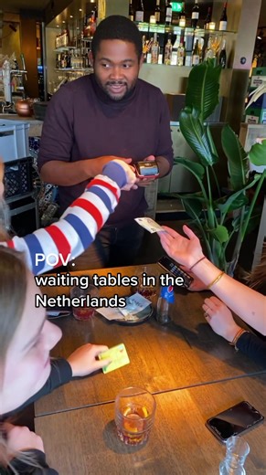 Kunnen we ook alle 15 apart betalen? 💰 #goingdutch #dutchstuff #amsterdam #restaurant #waiterslife #waiterproblems