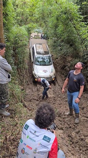 Troller 2.8 Turbo Diesel tire 40 putting on a show at Transcatarina, one of the biggest 4x4 off-r...