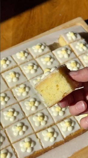 Lemon sheet cake with little cream cheese frosting flowers for the run squad!! 🍋💛