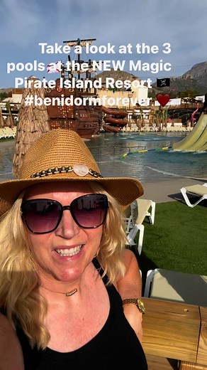 Take a look at the 3 pools at the NEW Magic Pirate Island resort… (I know which I prefer! 🫣😅) Happy Sunday folks! Michelle x #benidormforever ❤️ #hotelsinbenidorm #familyholidaybenidorm | Benidormforever