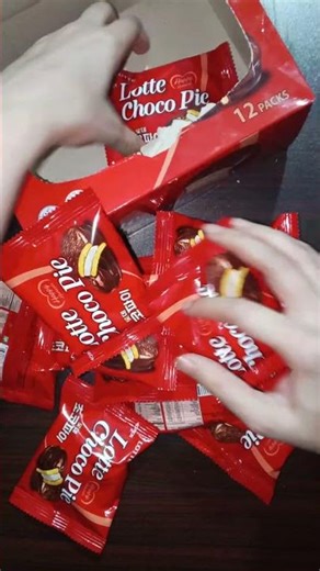 Unboxing Korean Choco Pie 😋 #shorts #youtubeshorts #asmr #unboxing #chocolate #choco