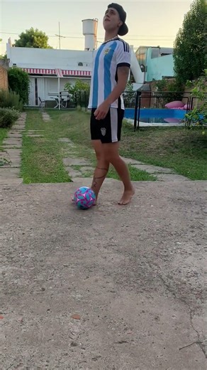 MY NEIGHBOR THROWS A BUCKET OF WATER AT ME 💥