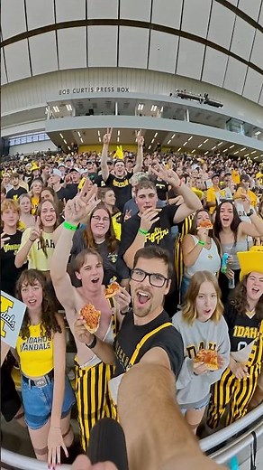 Around campus, friends, & a unforgettable year. ✌️📍