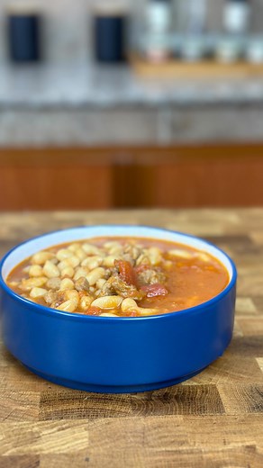 Mohammed Moosa on Instagram: "White bean stew I can have this stew everyday and i wont get bored. Only in winter though! Its warm 🤣 My cat is a lier dont believer her. She just had dinner but wanted treats!!! She got them eventually… Ingredients: 2 large onions 500 grams boneless lamb Salt 2 bay leafs Cinnamon stick Cardamom pods Black peppercorns 2 cans of chopped tomatoes 6 cups of water 500 grams white beans soaked overnight 5 cloves of garlic Olive oil. Start by chopping the onion and sauté