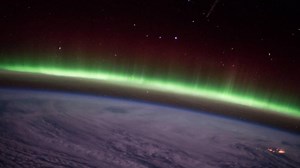 Aurora Borealis may be visible in northern Illinois early Thursday morning